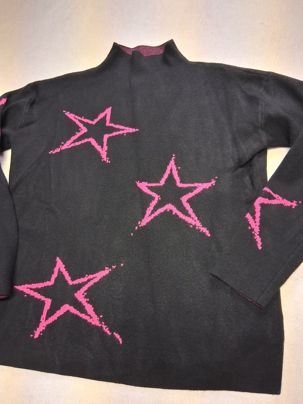 4/20$ Tahari Black Sweater with Pink Star Print - Picture 2 of 5